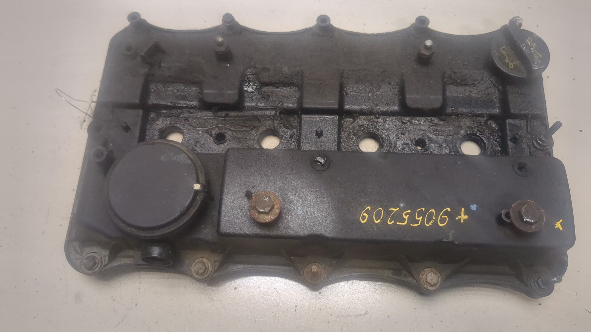 Крышка клапанная ГБЦ