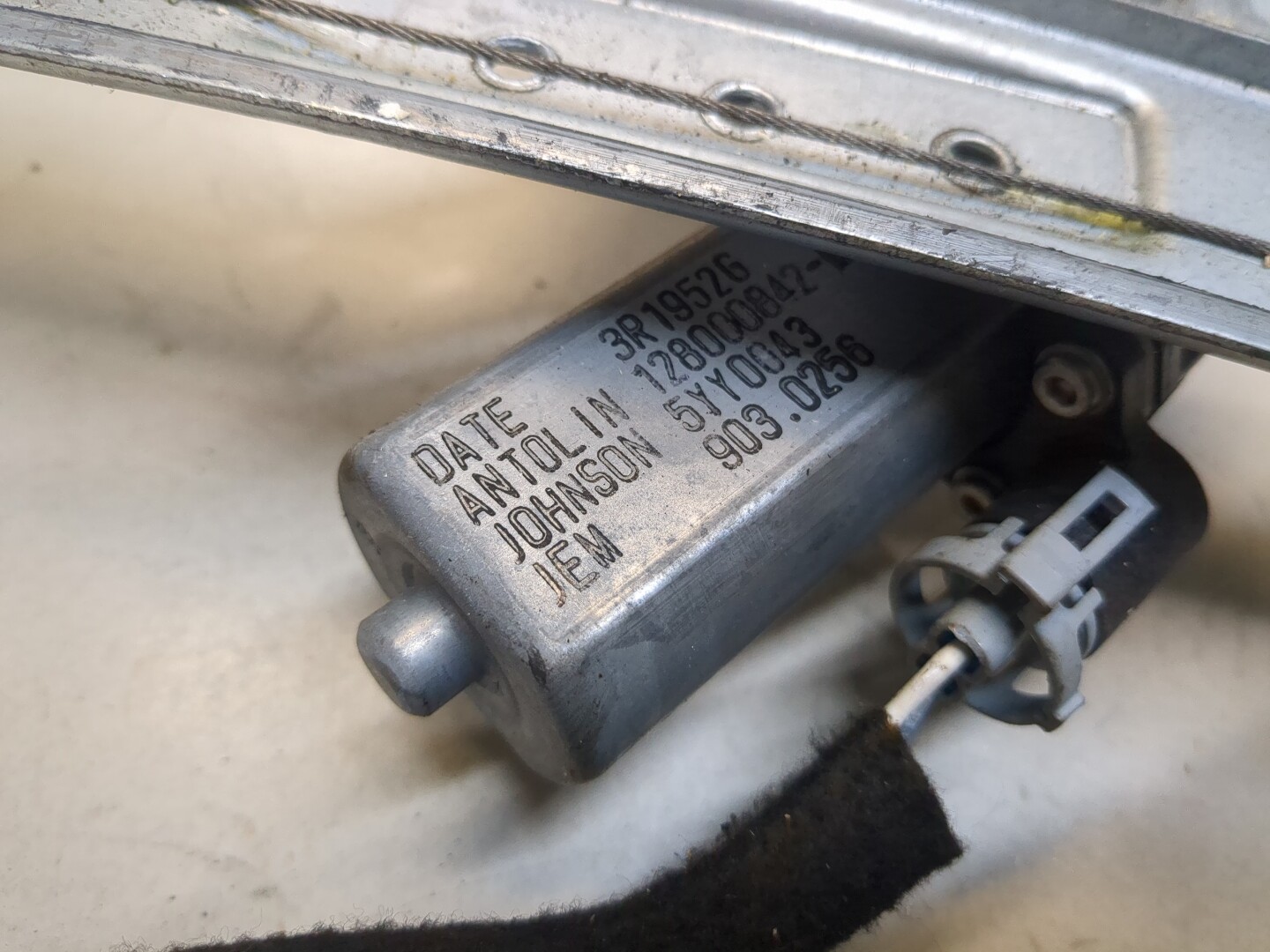 Стеклоподъемник электр. задний правый