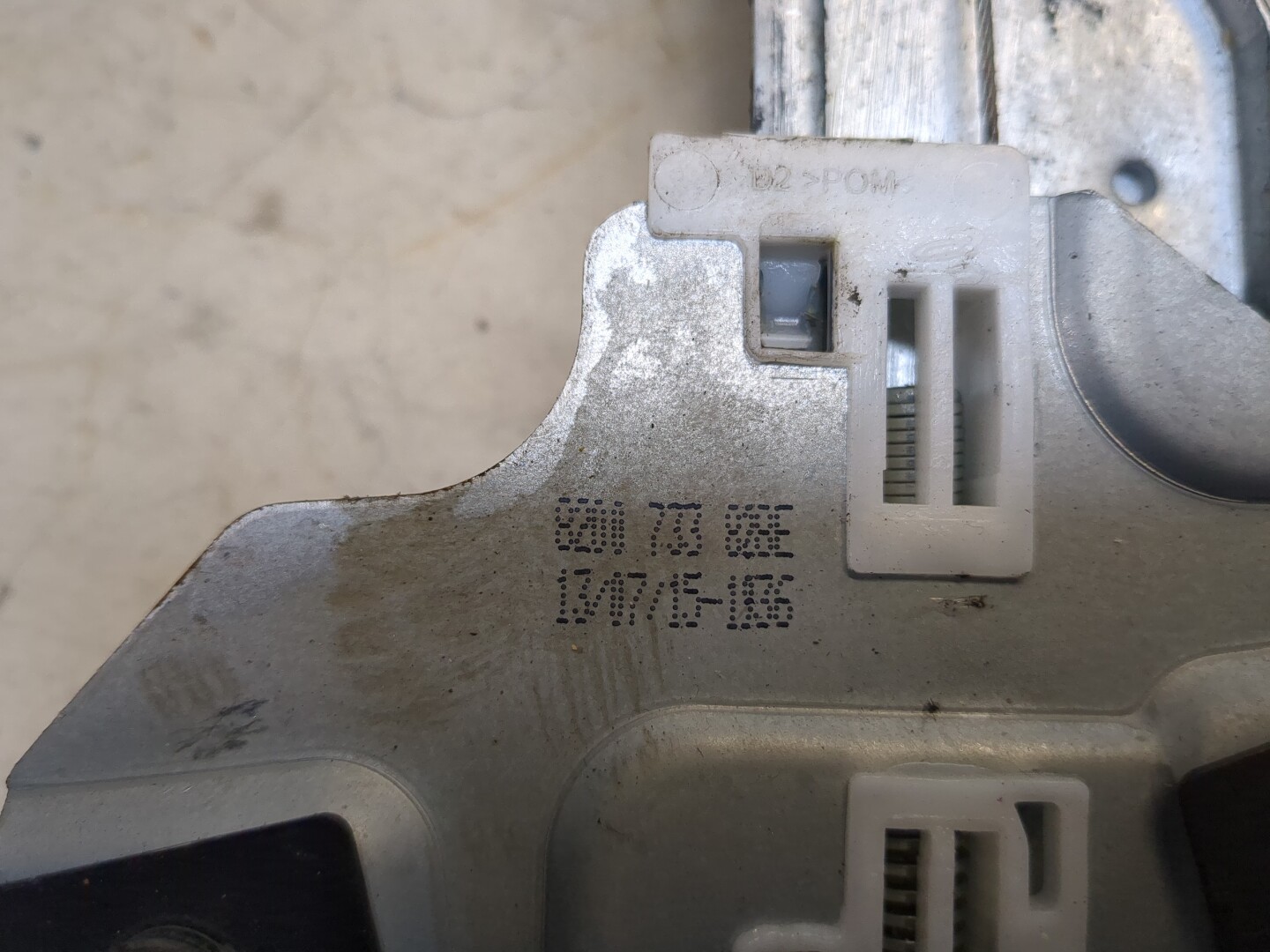 Стеклоподъемник электр. задний правый