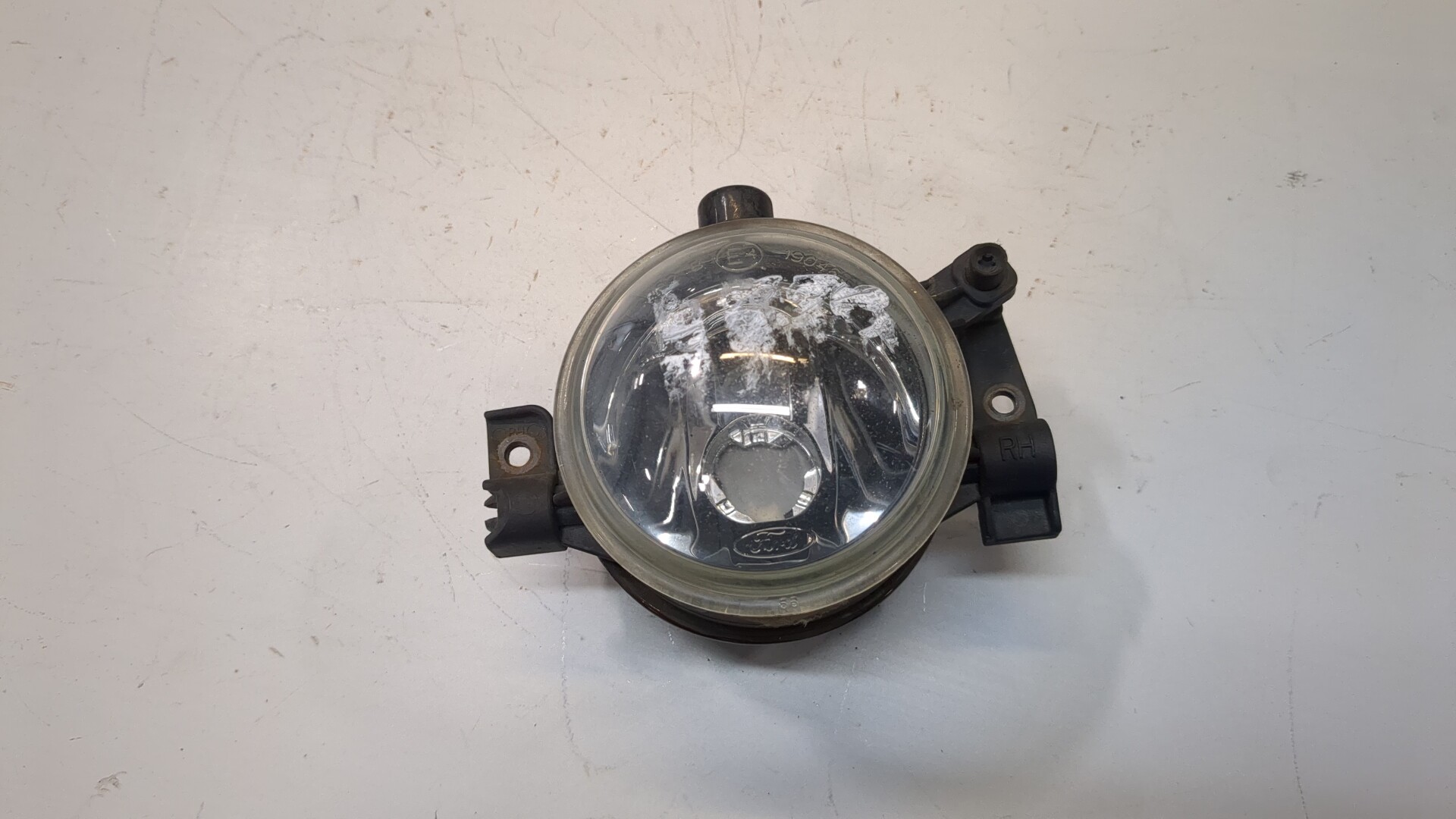 Фара противотуманная правая