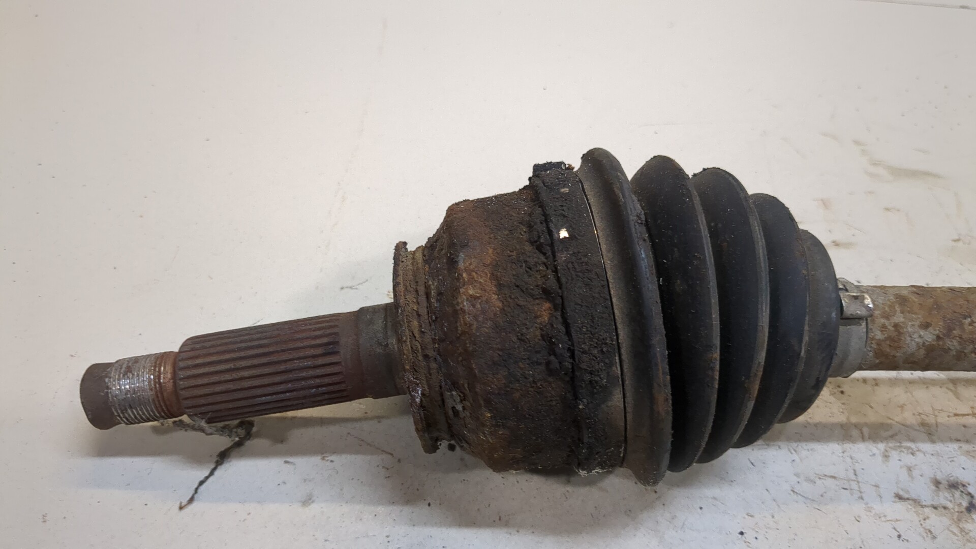 Полуось передняя левая