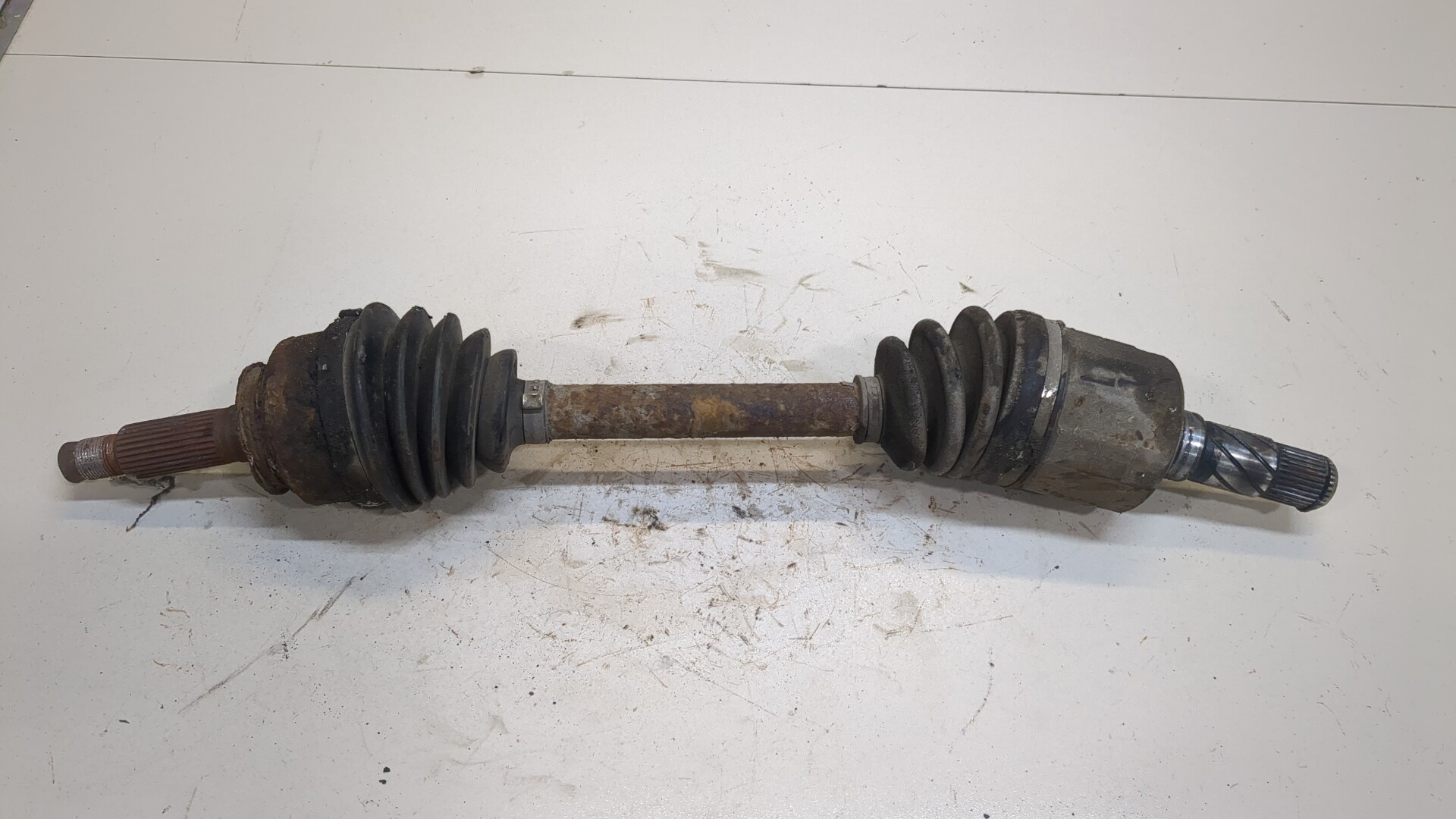 Полуось передняя левая