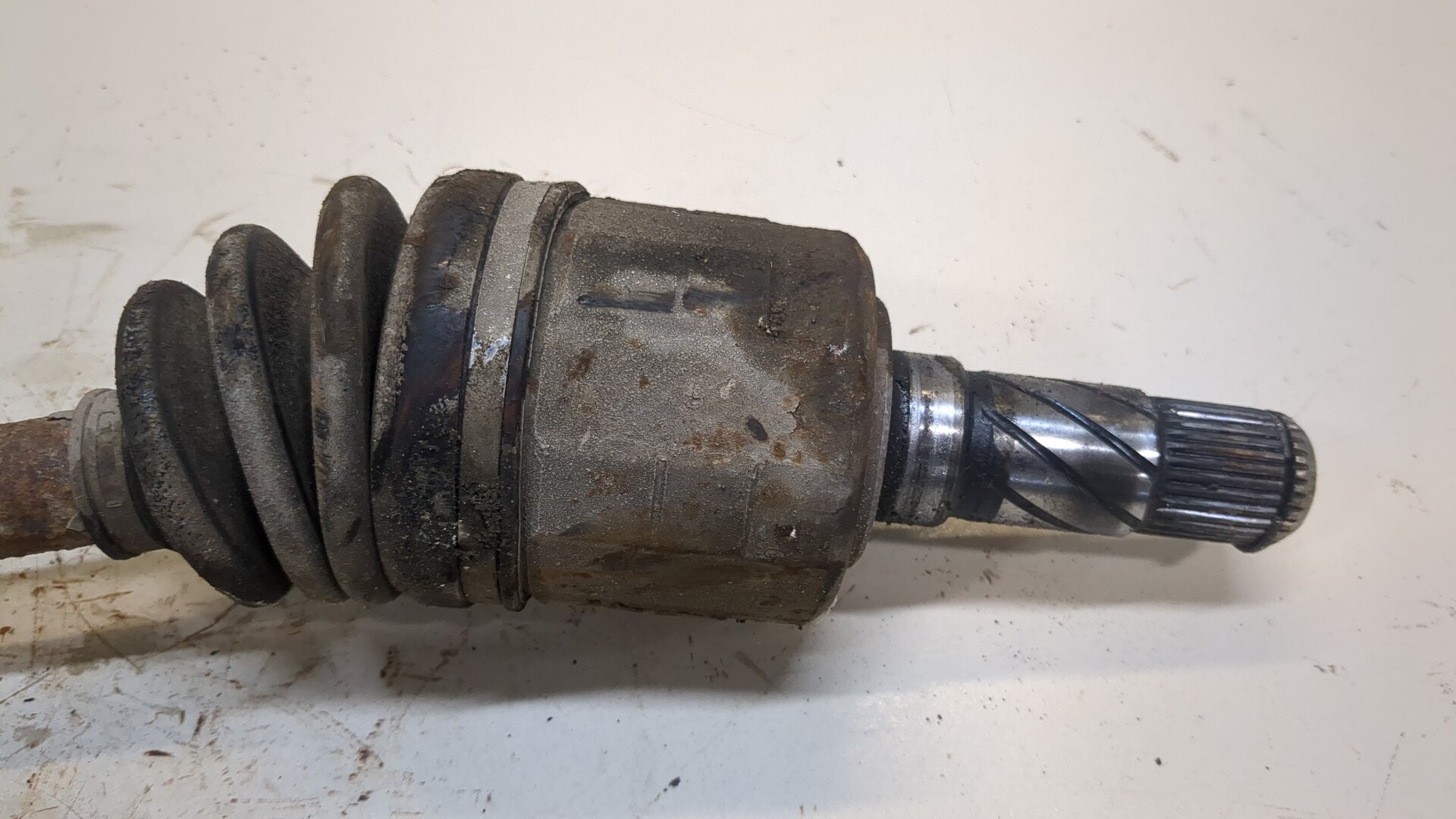 Полуось передняя левая