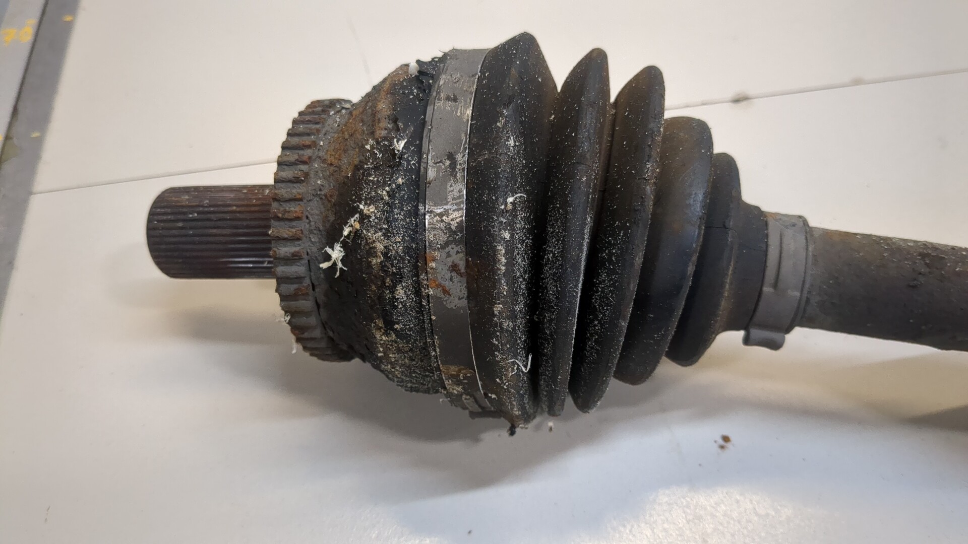 Полуось передняя правая