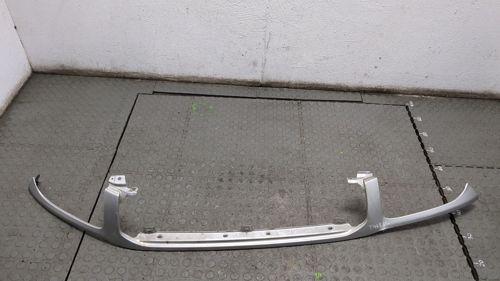 Планка под фары