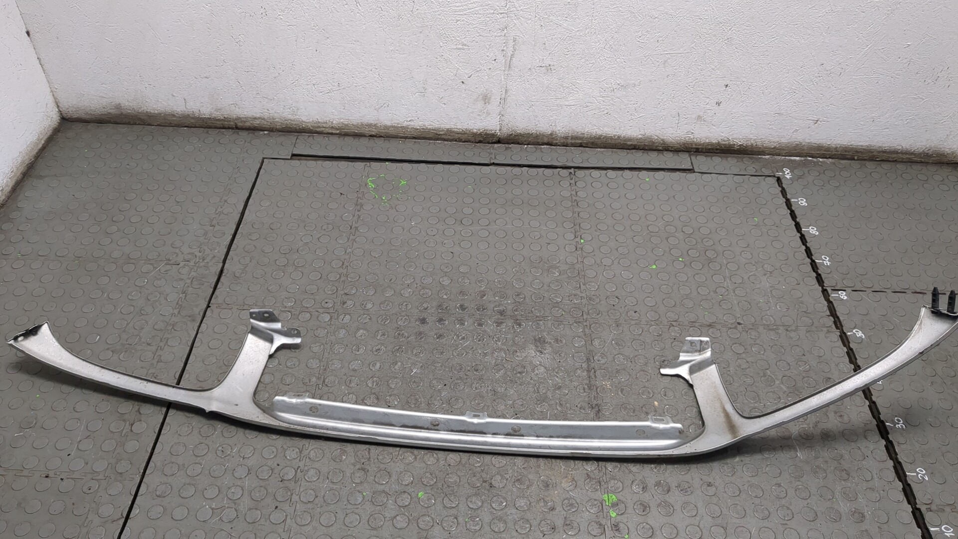 Планка под фары