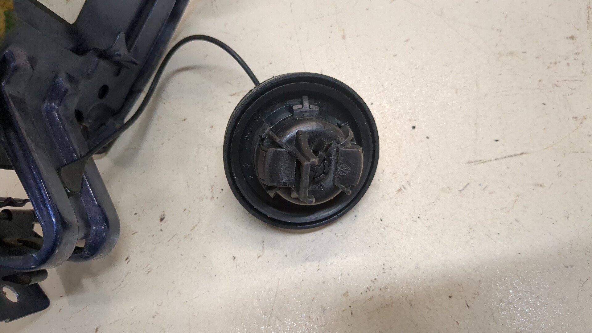 Лючок бензобака