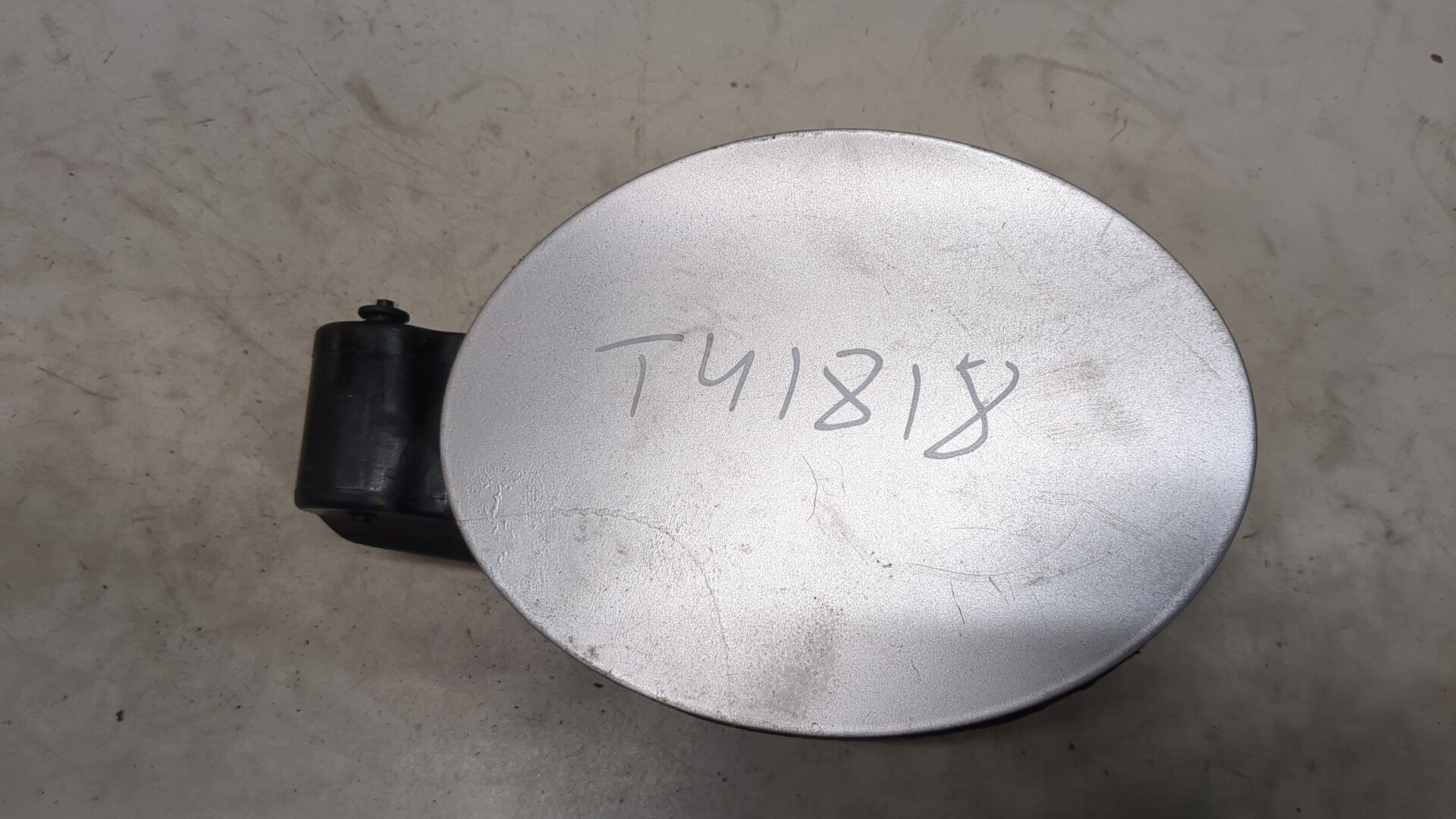 Лючок бензобака