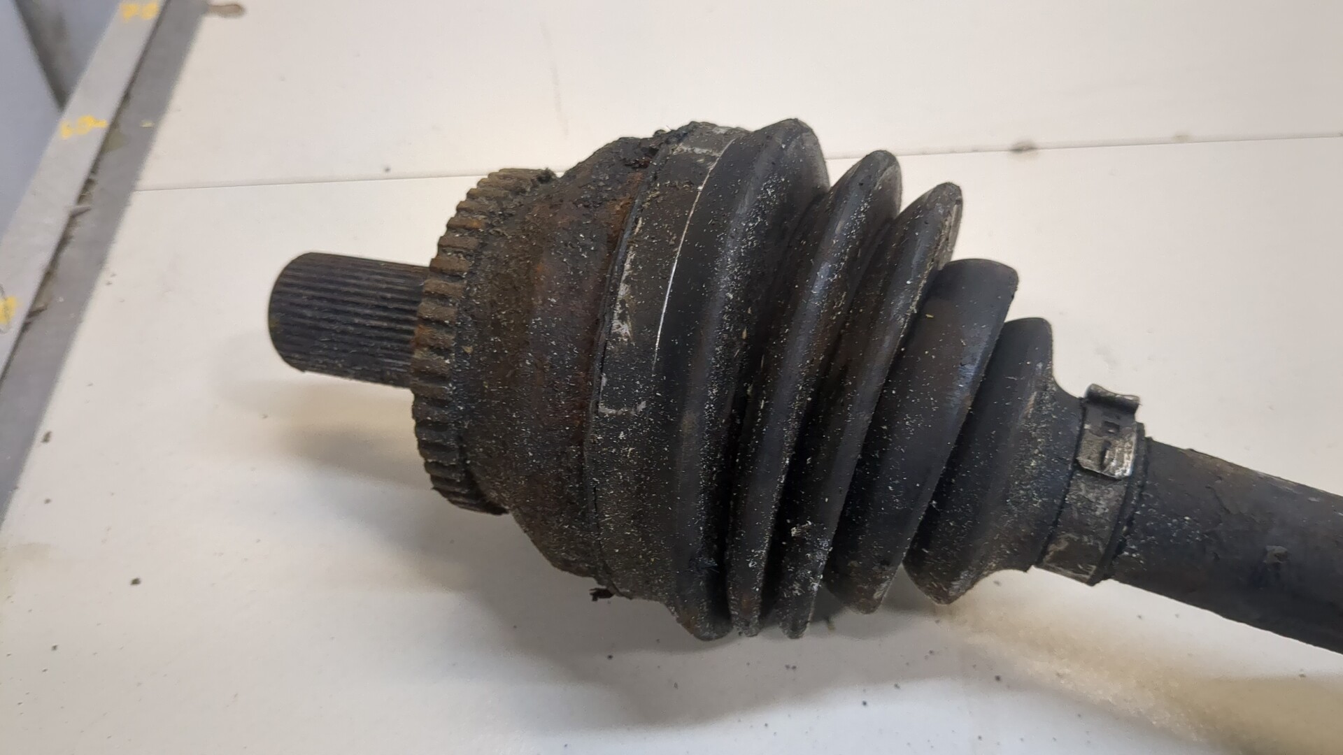 Полуось передняя правая