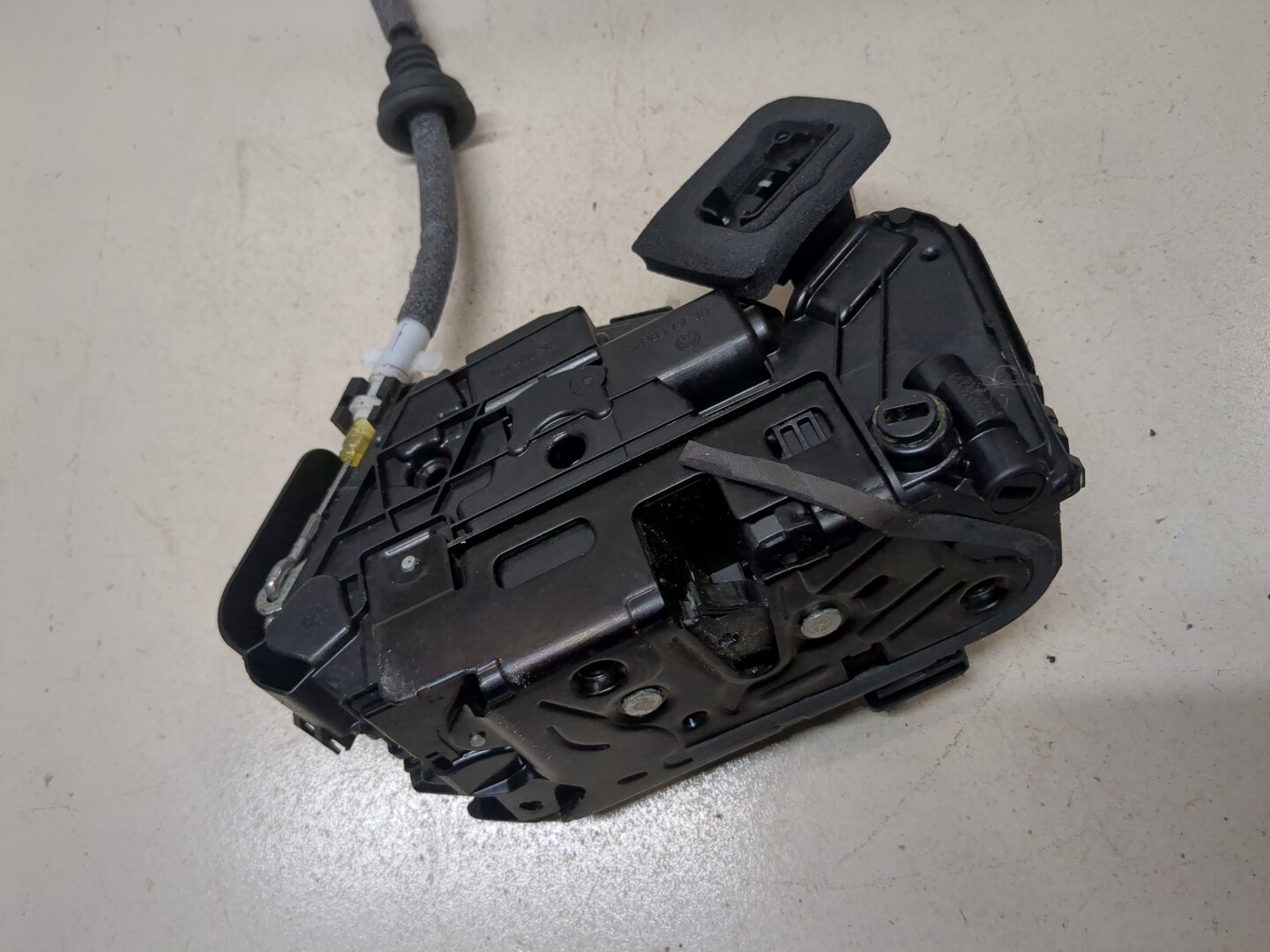 Замок двери задней правой