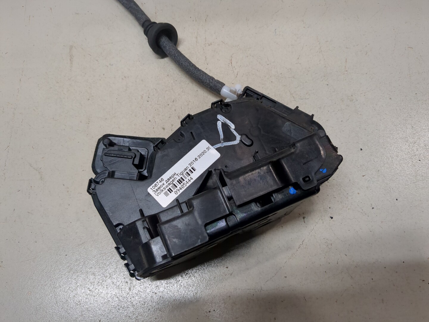 Замок двери задней правой