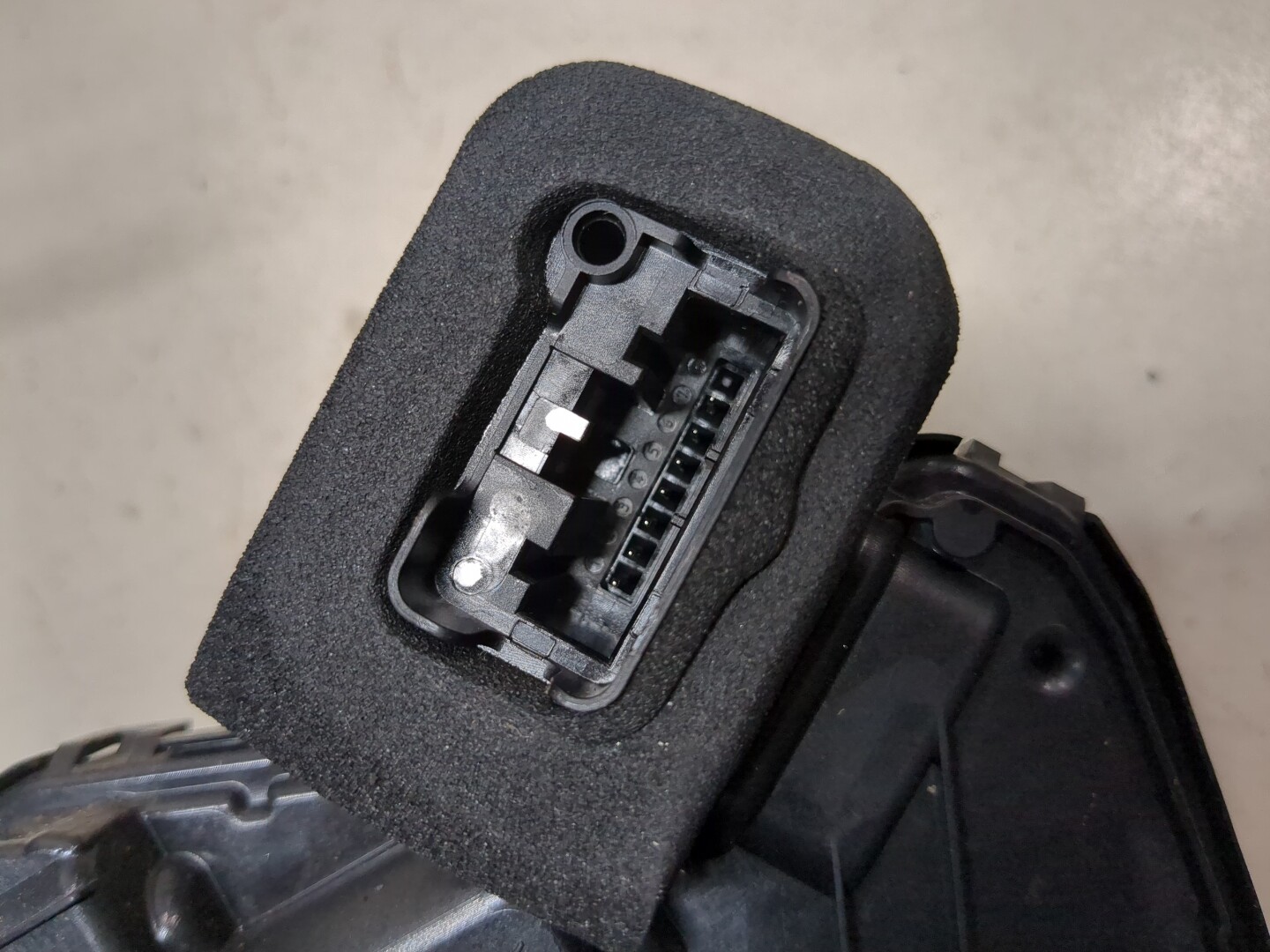 Замок двери задней правой