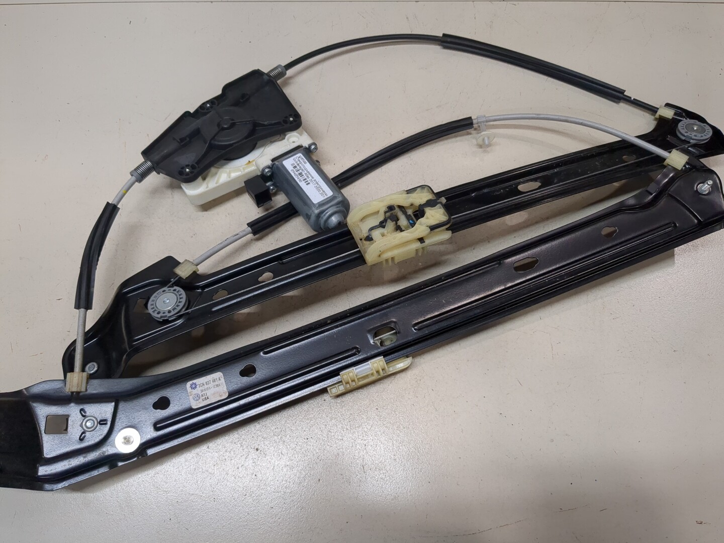 Стеклоподъемник электр. передний левый