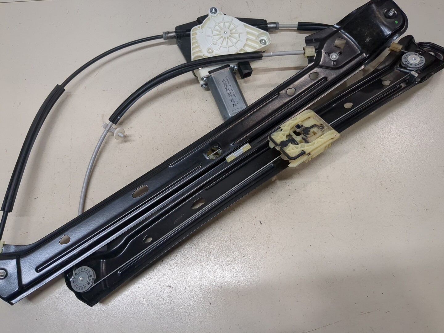 Стеклоподъемник электр. передний левый