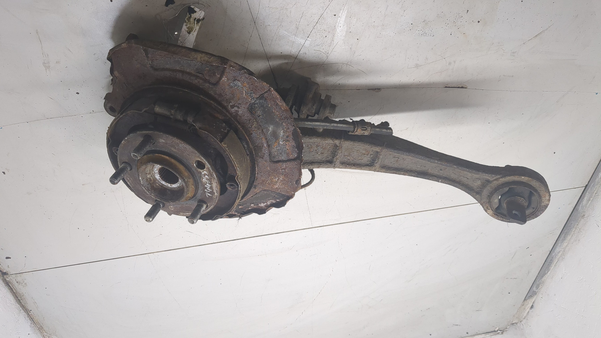 Кулак поворотный задний левый