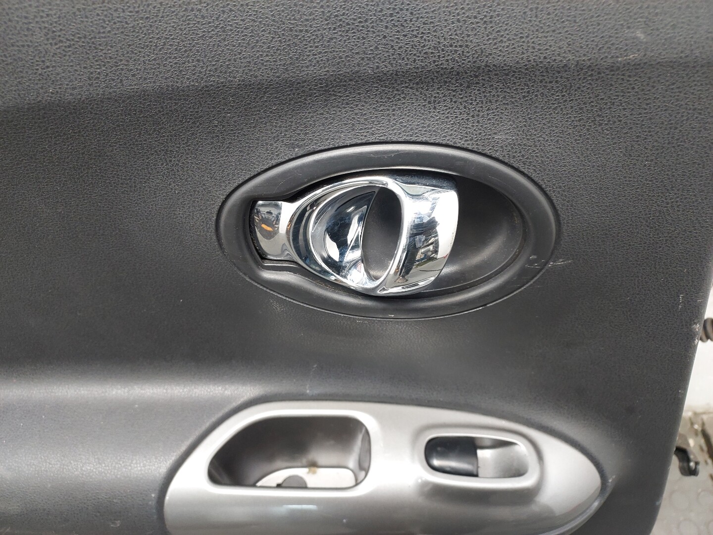 Дверь задняя левая