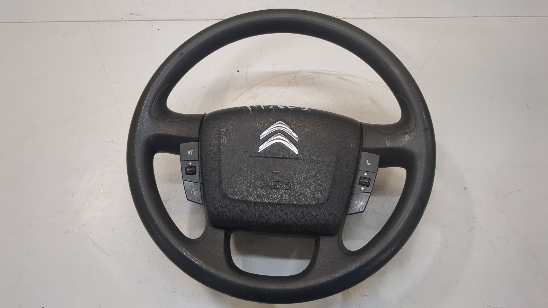 Рулевое колесо (руль)