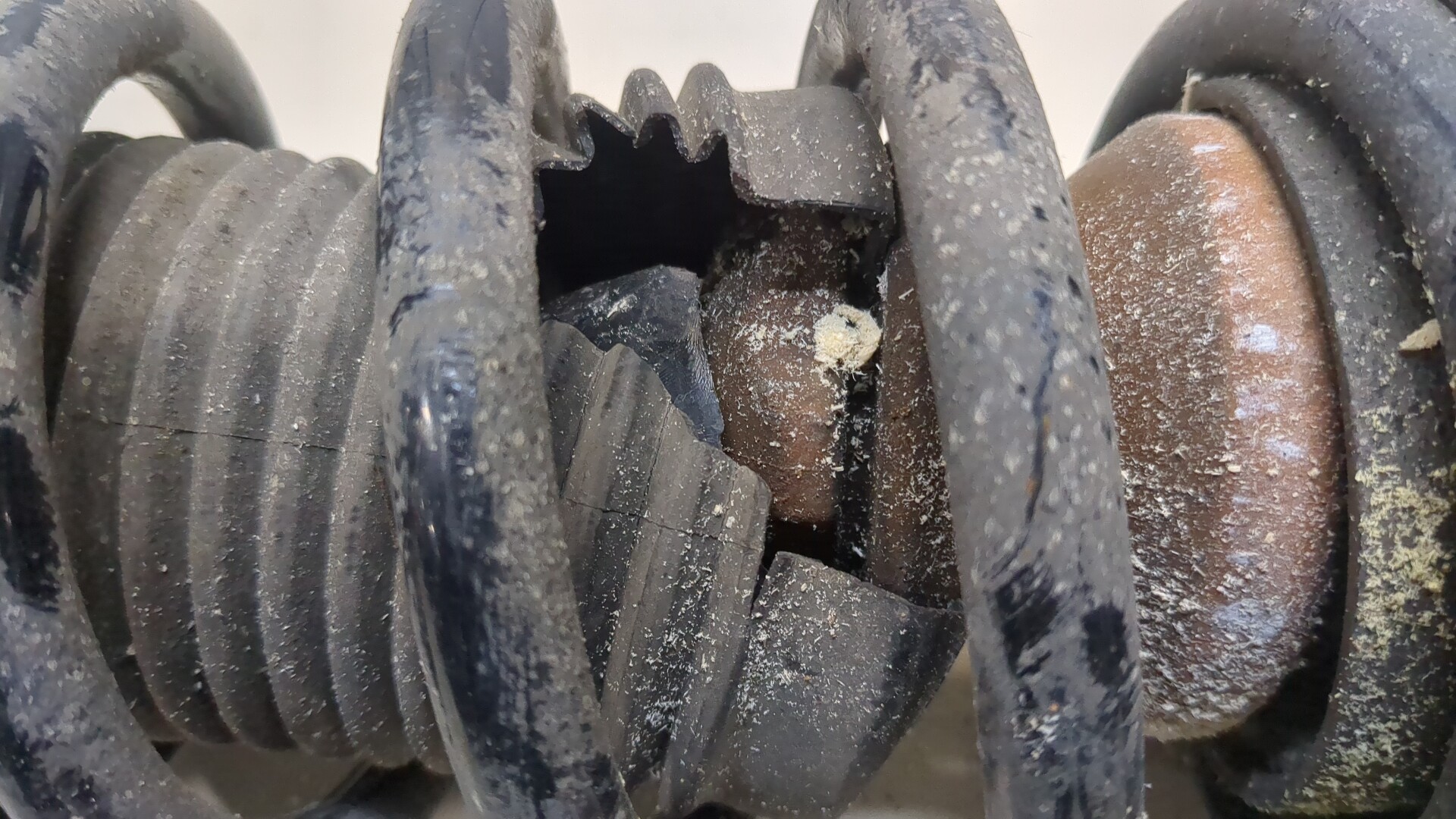 Амортизатор передний правый