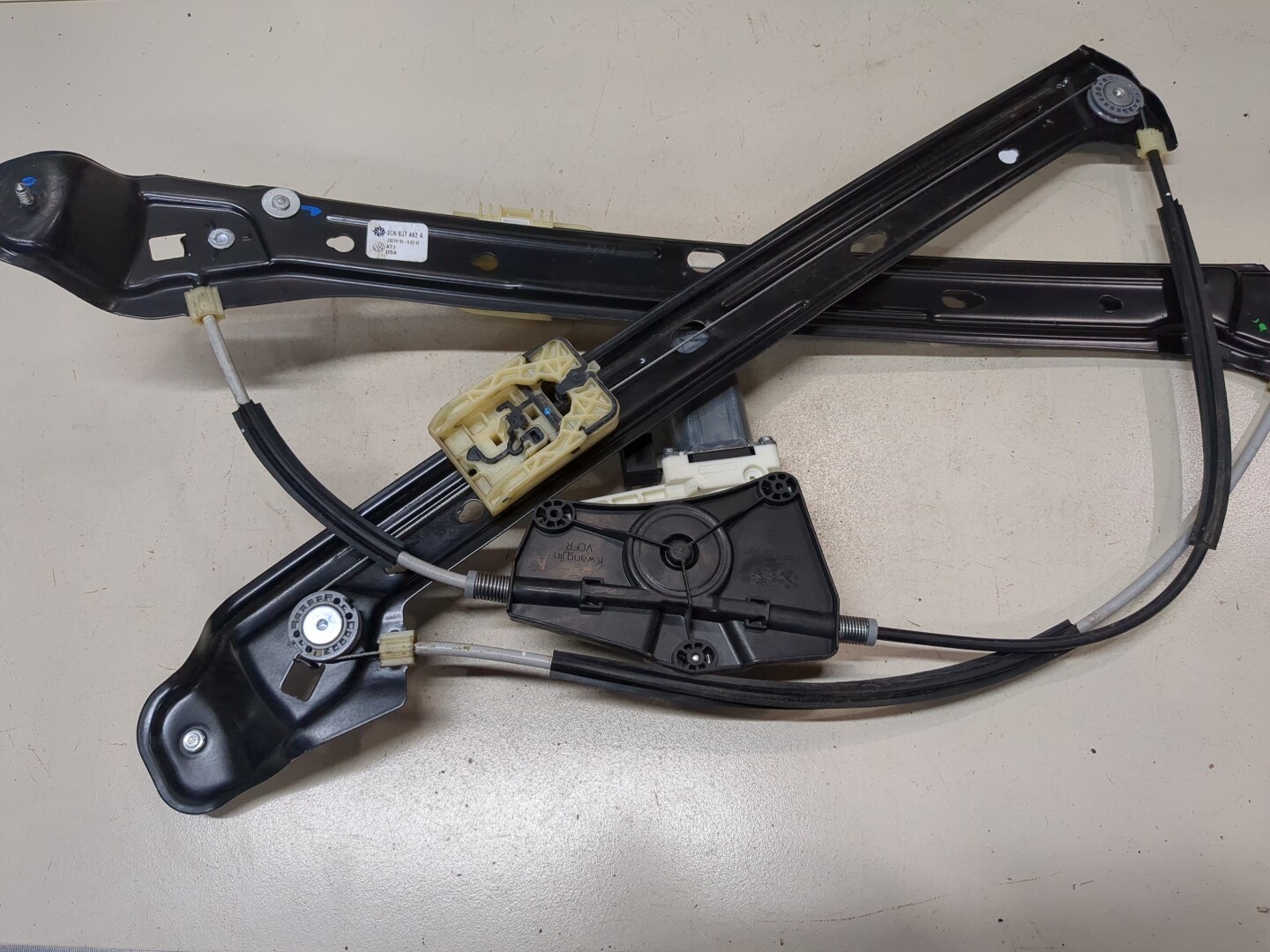 Стеклоподъемник электр. передний правый