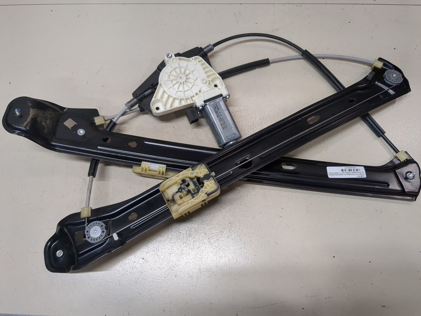 Стеклоподъемник электр. передний правый