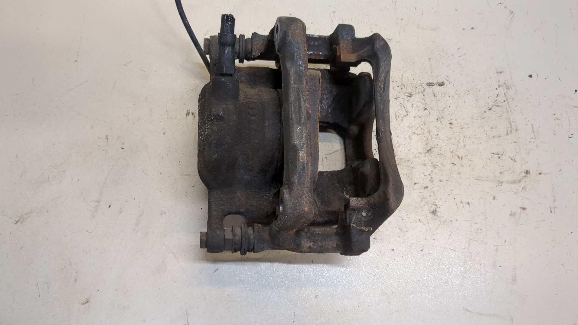 Суппорт передний левый