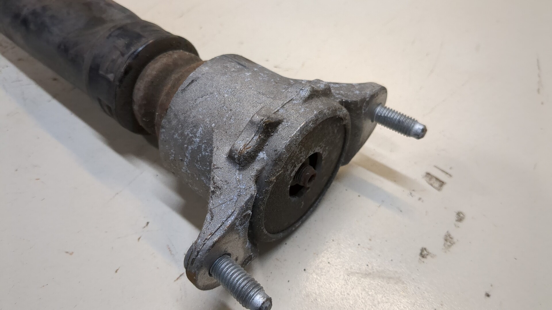 Амортизатор задний (стойка)