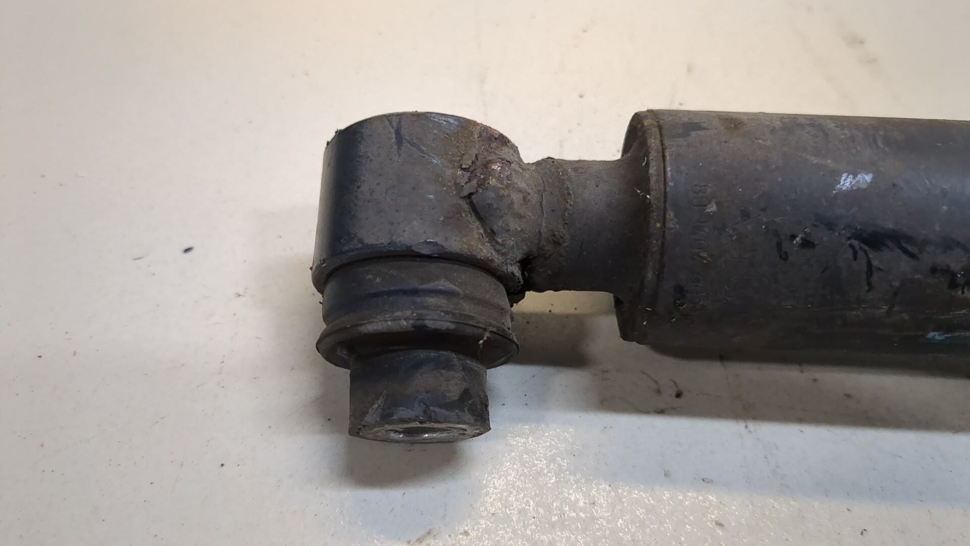 Амортизатор задний (стойка)