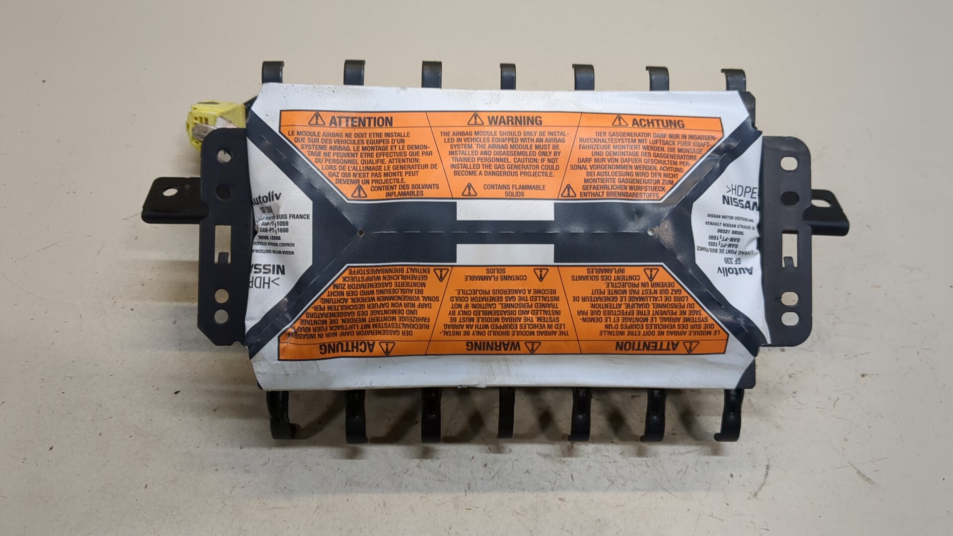 Подушка безопасности пассажирская (в торпедо)