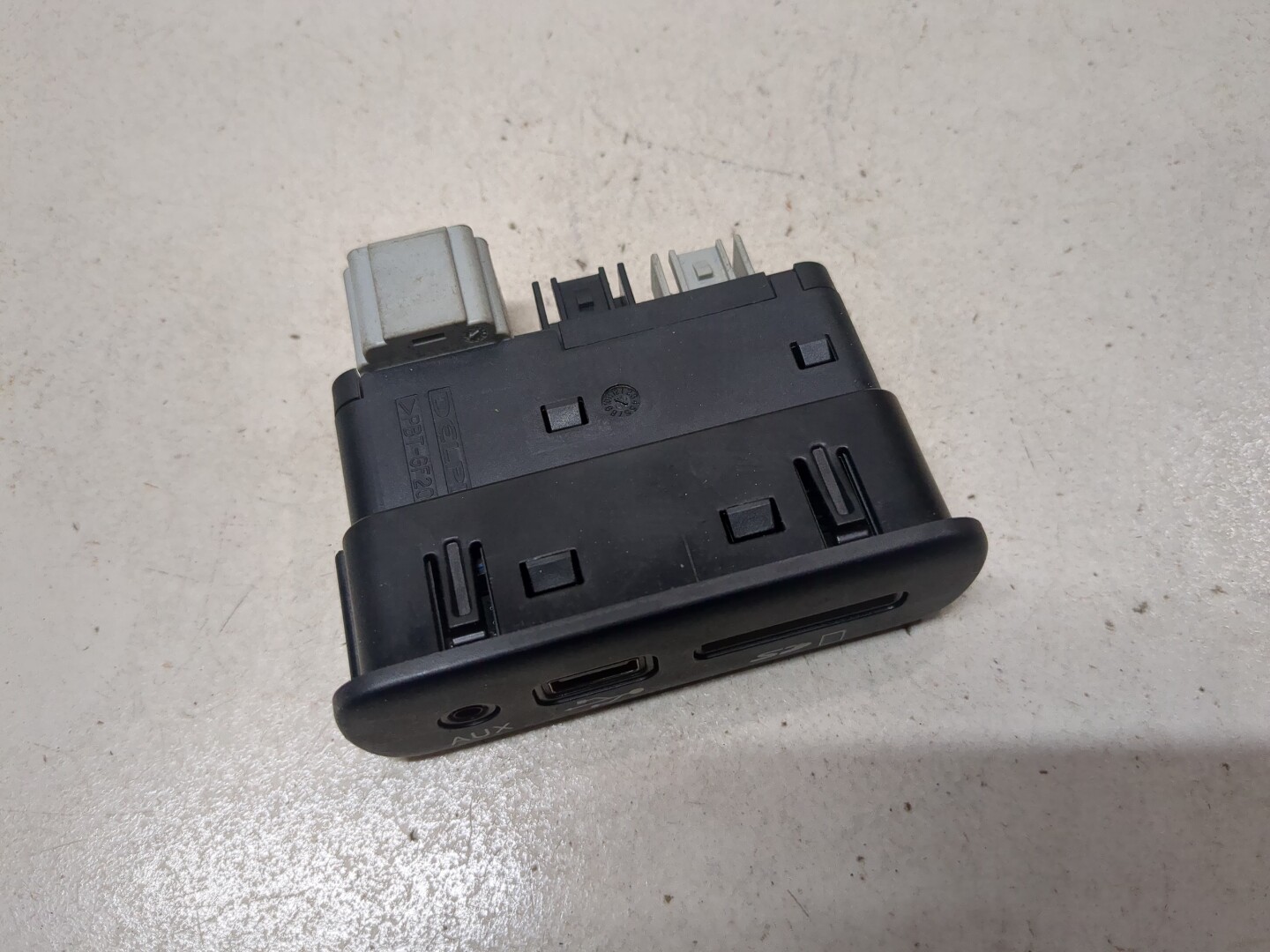 Гнездо AUX / USB IN