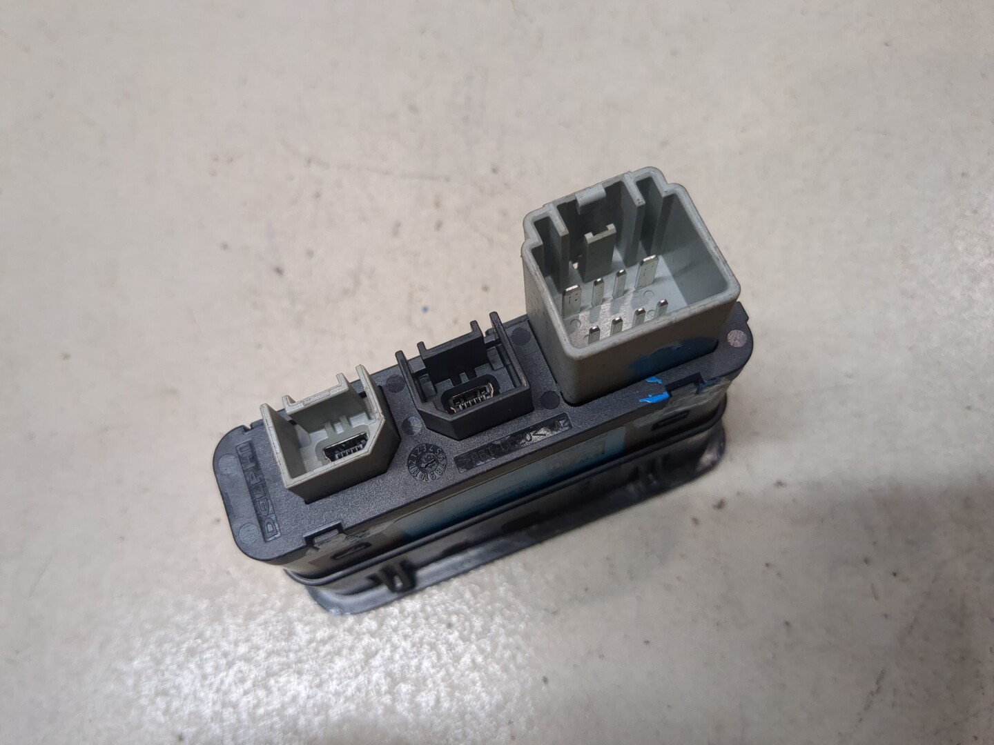 Гнездо AUX / USB IN