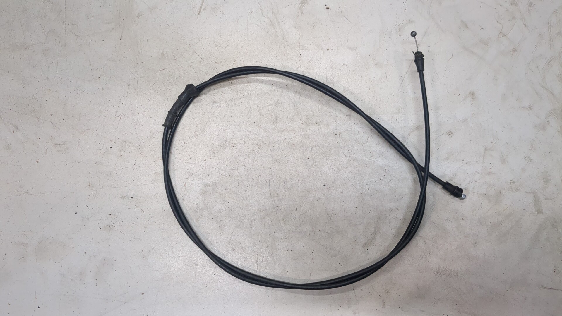 Трос открывания капота