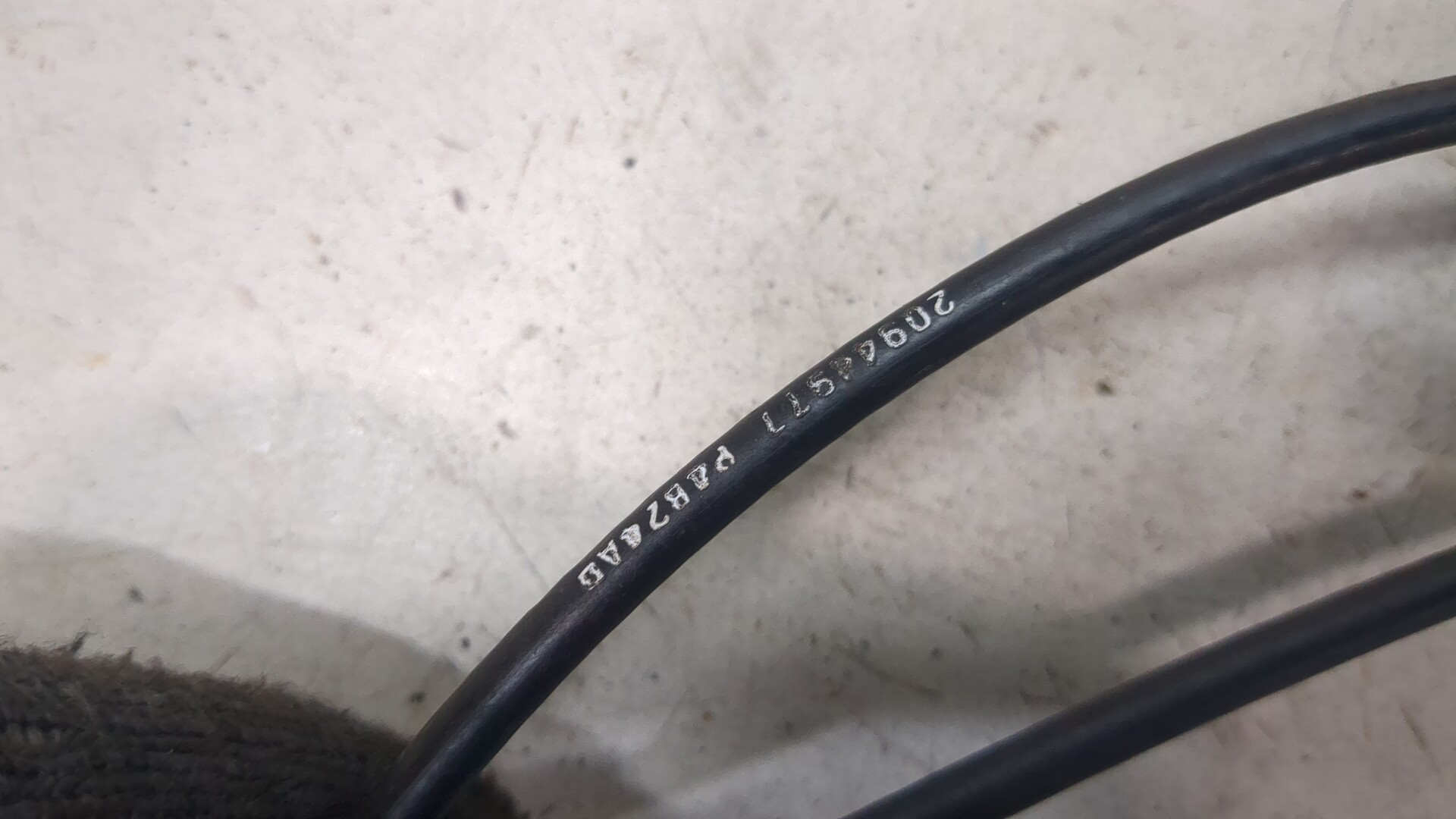 Трос открывания капота