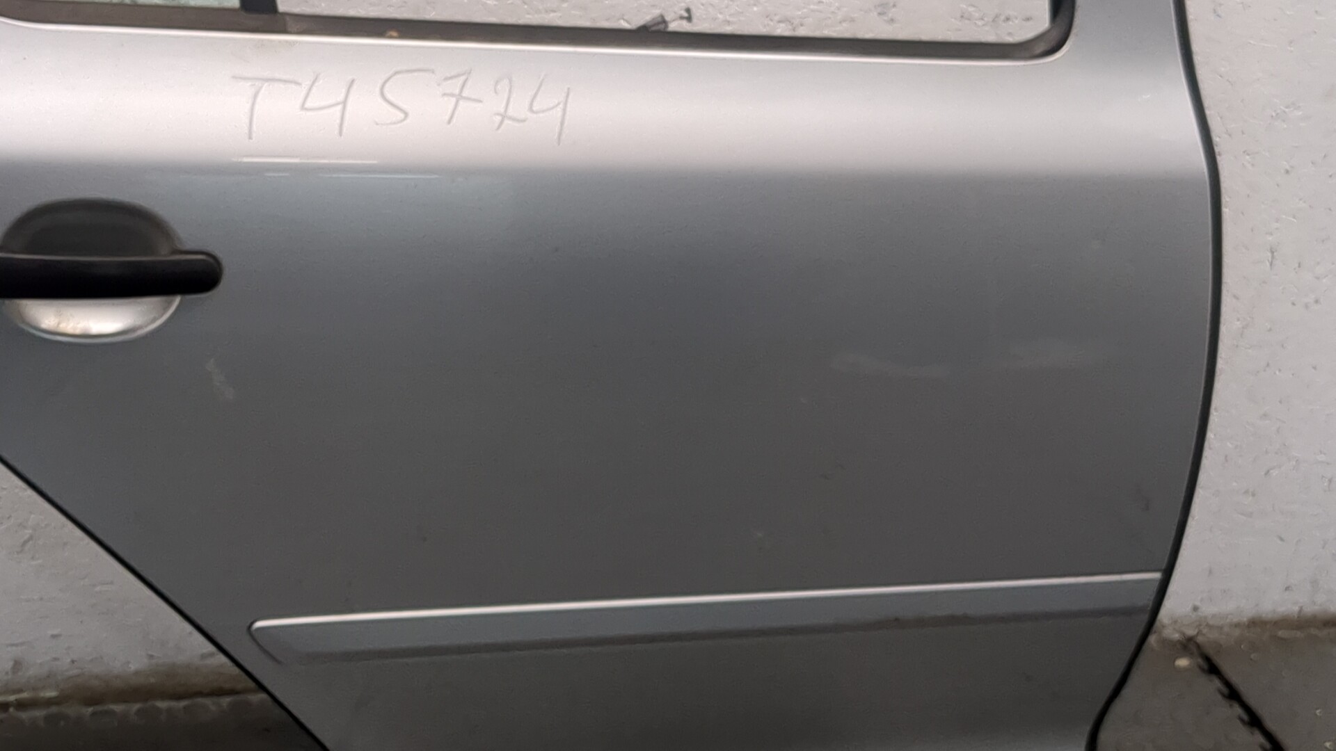 Дверь задняя правая