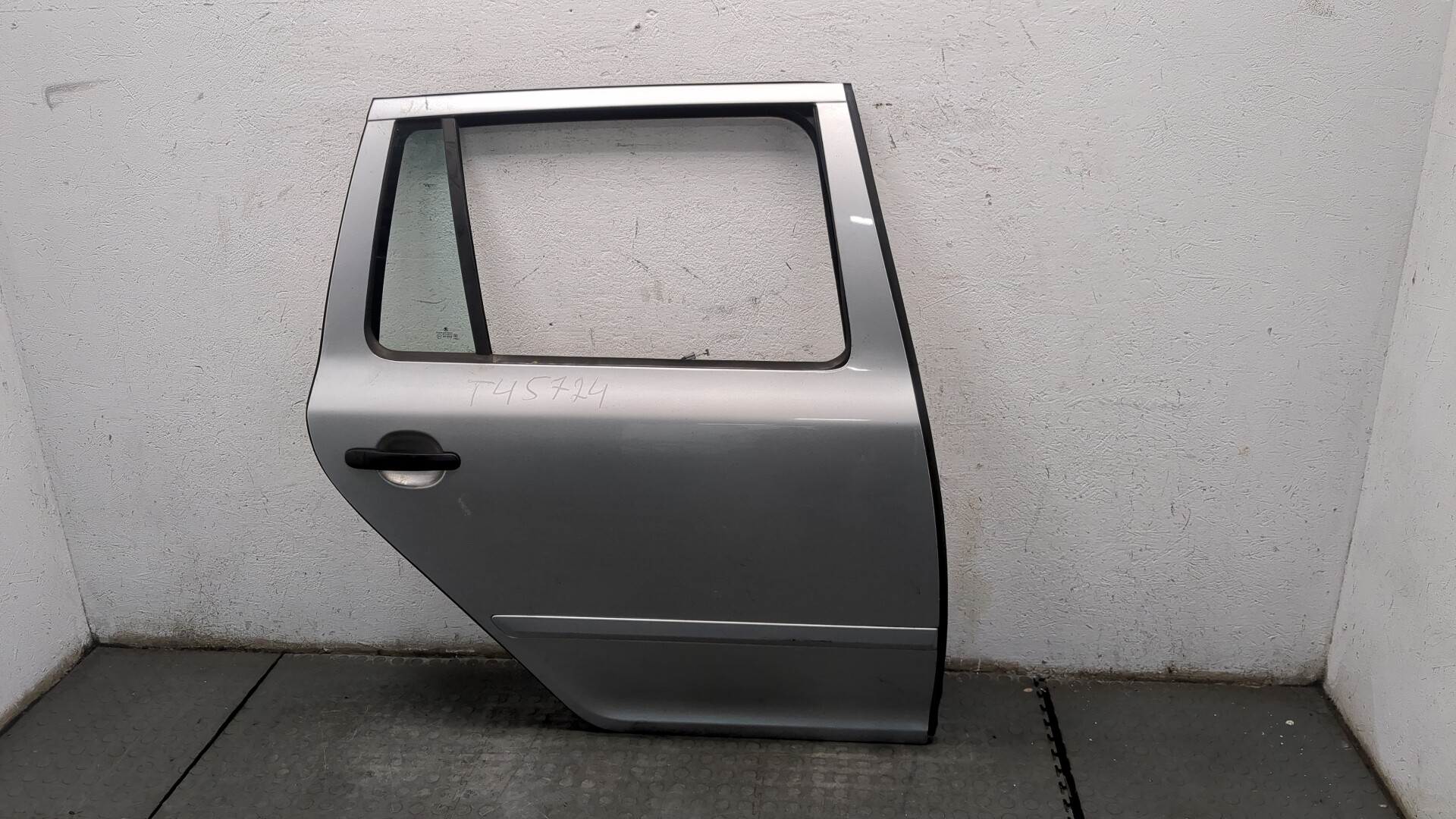 Дверь задняя правая