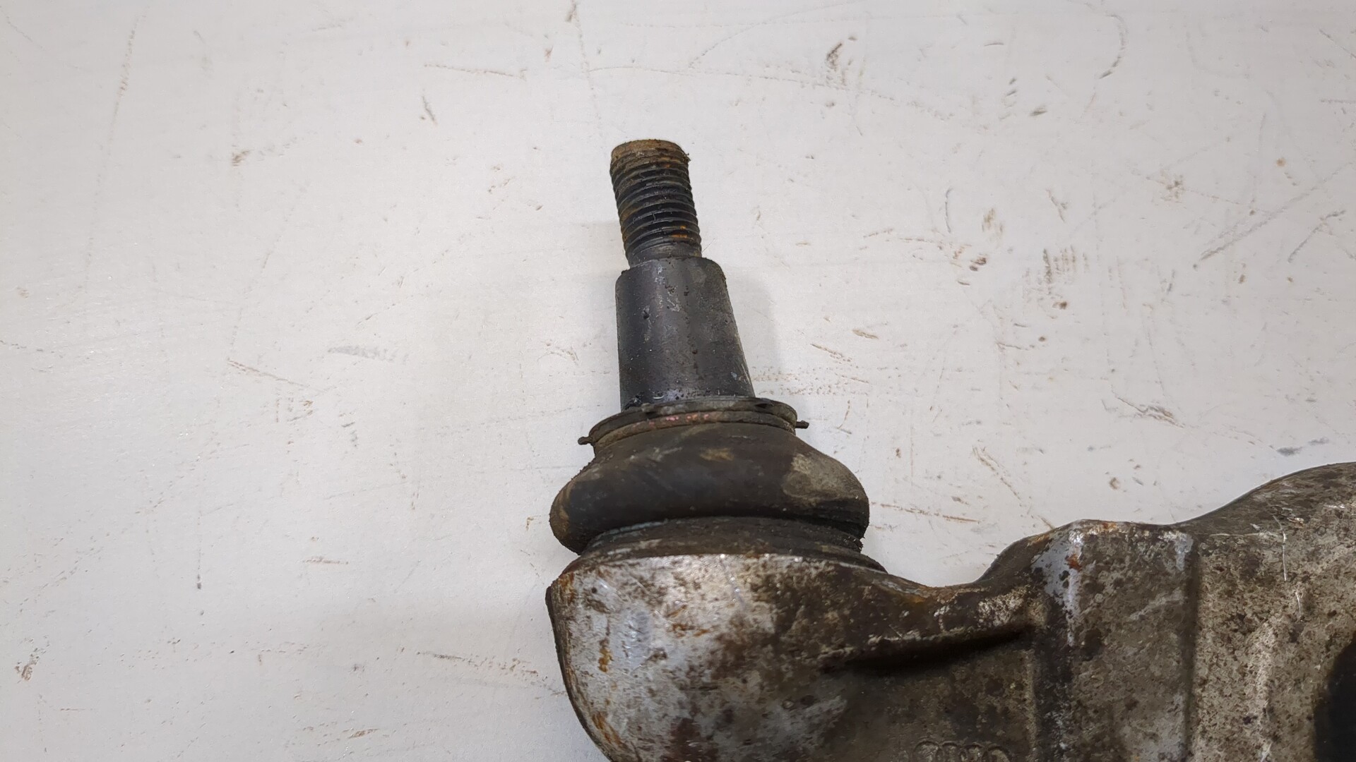 Рычаг передний