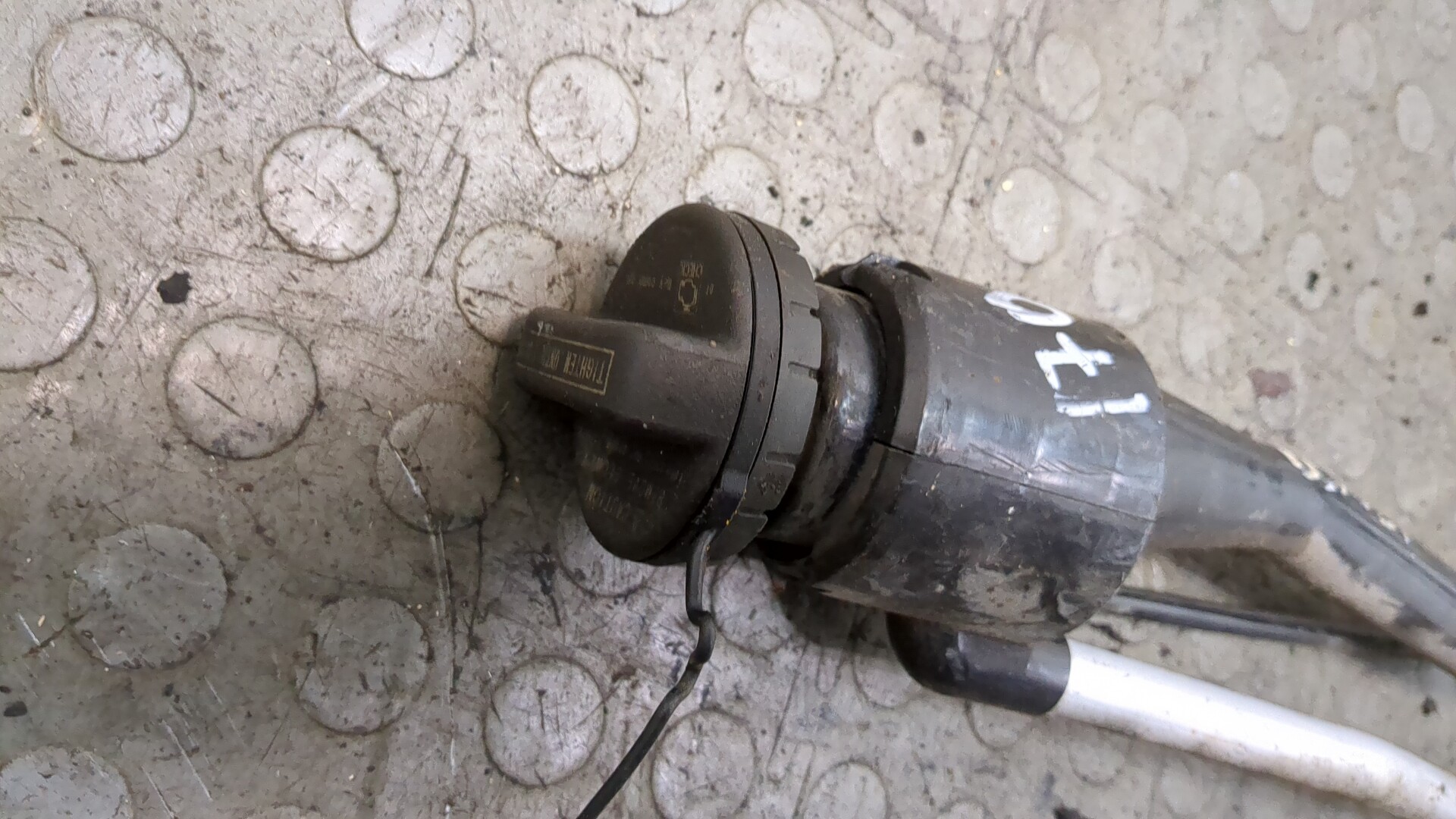 Горловина топливного бака