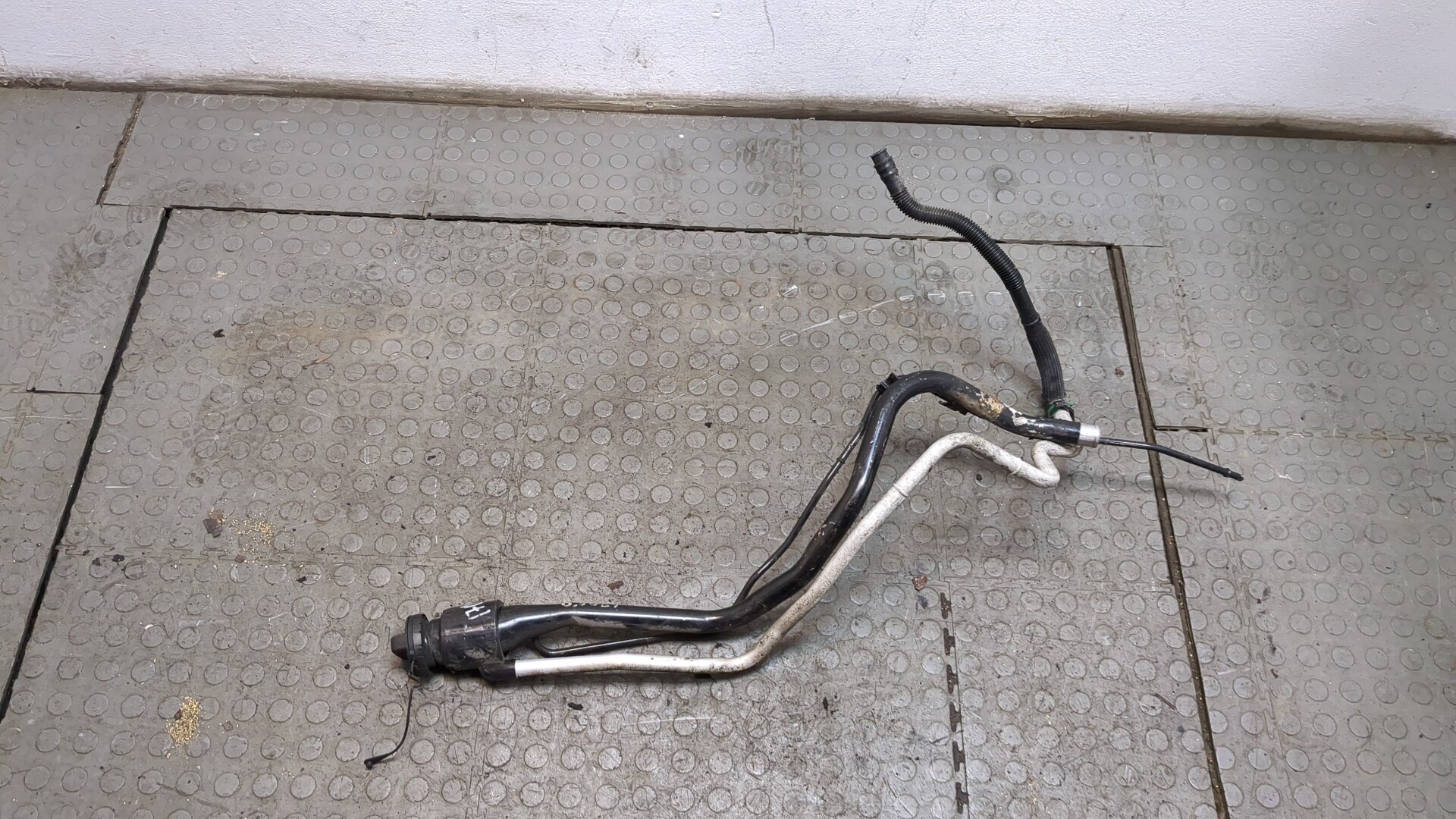 Горловина топливного бака