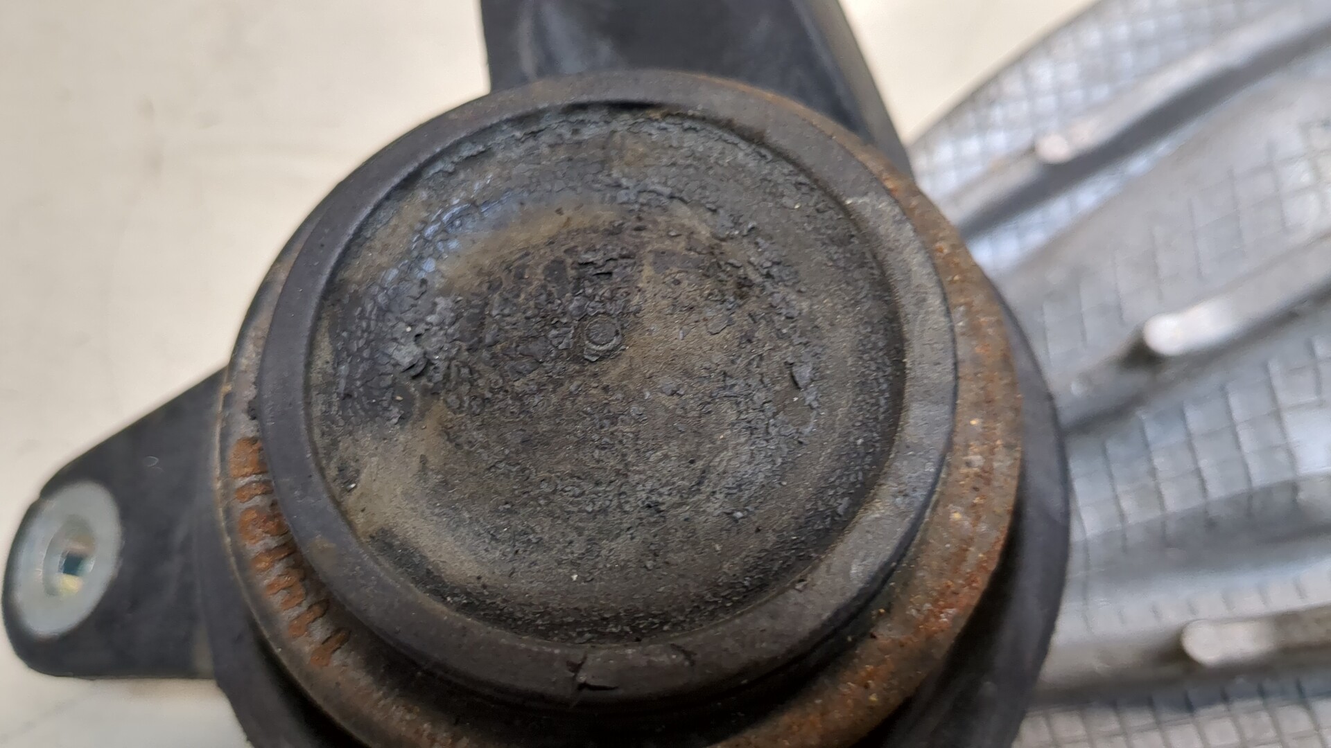 Опора двигателя