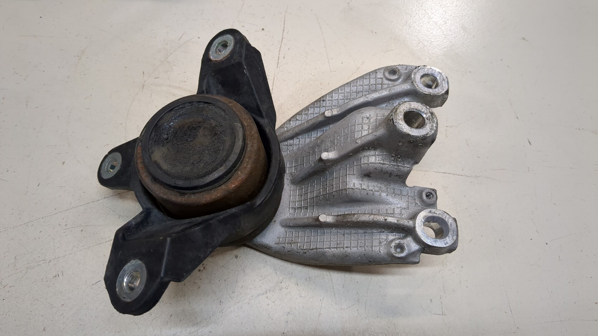 Опора двигателя