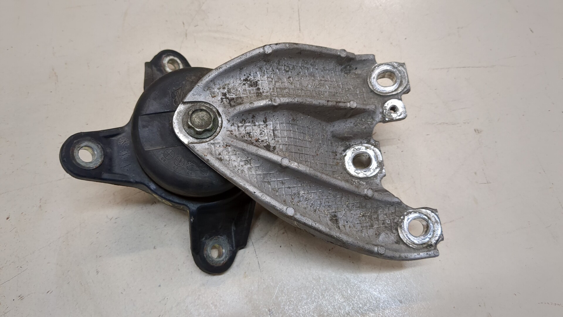 Опора двигателя