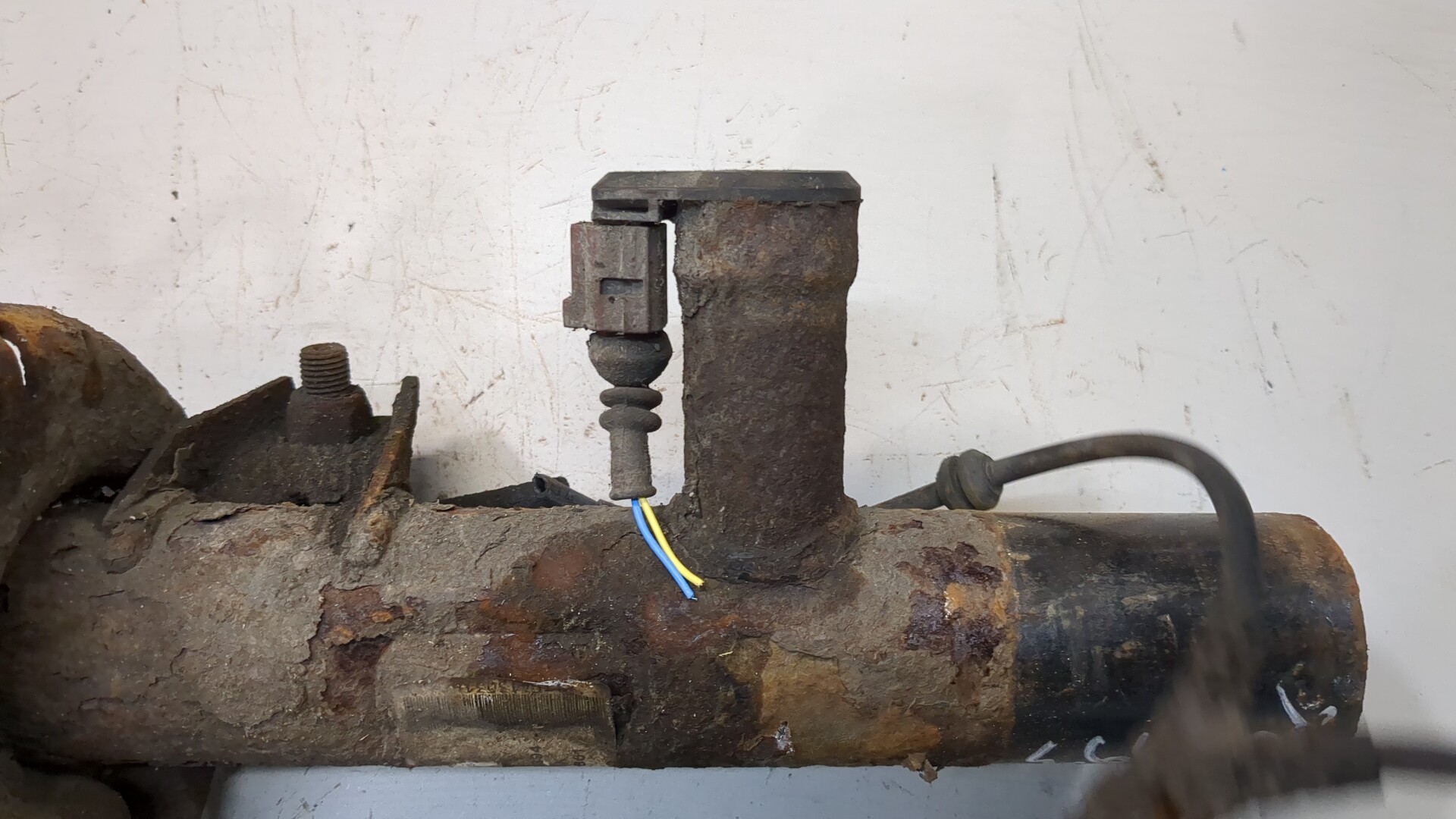 Амортизатор передний