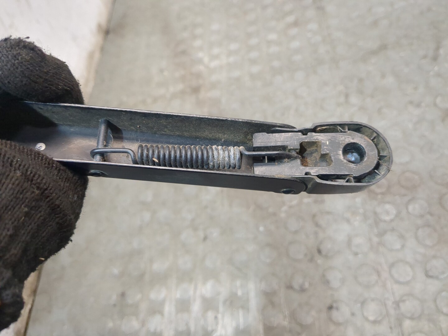 Поводок стеклоочистителя заднего