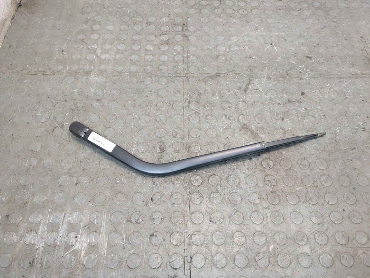 Поводок стеклоочистителя заднего