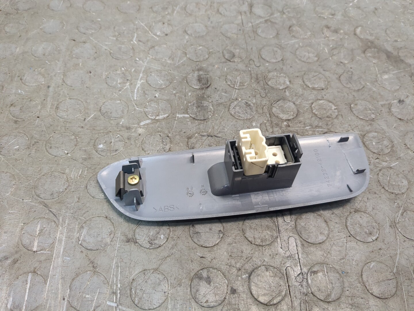 Кнопка стеклоподъемника