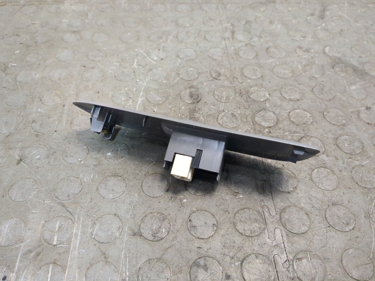 Кнопка стеклоподъемника