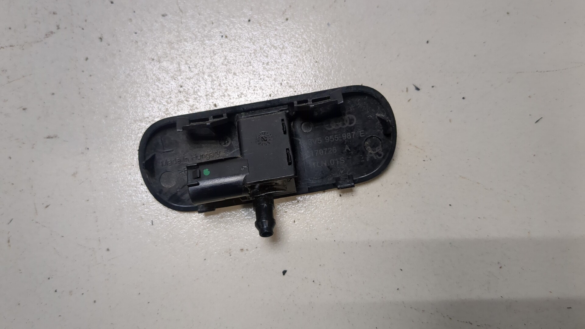 Форсунка омывателя лобового стекла