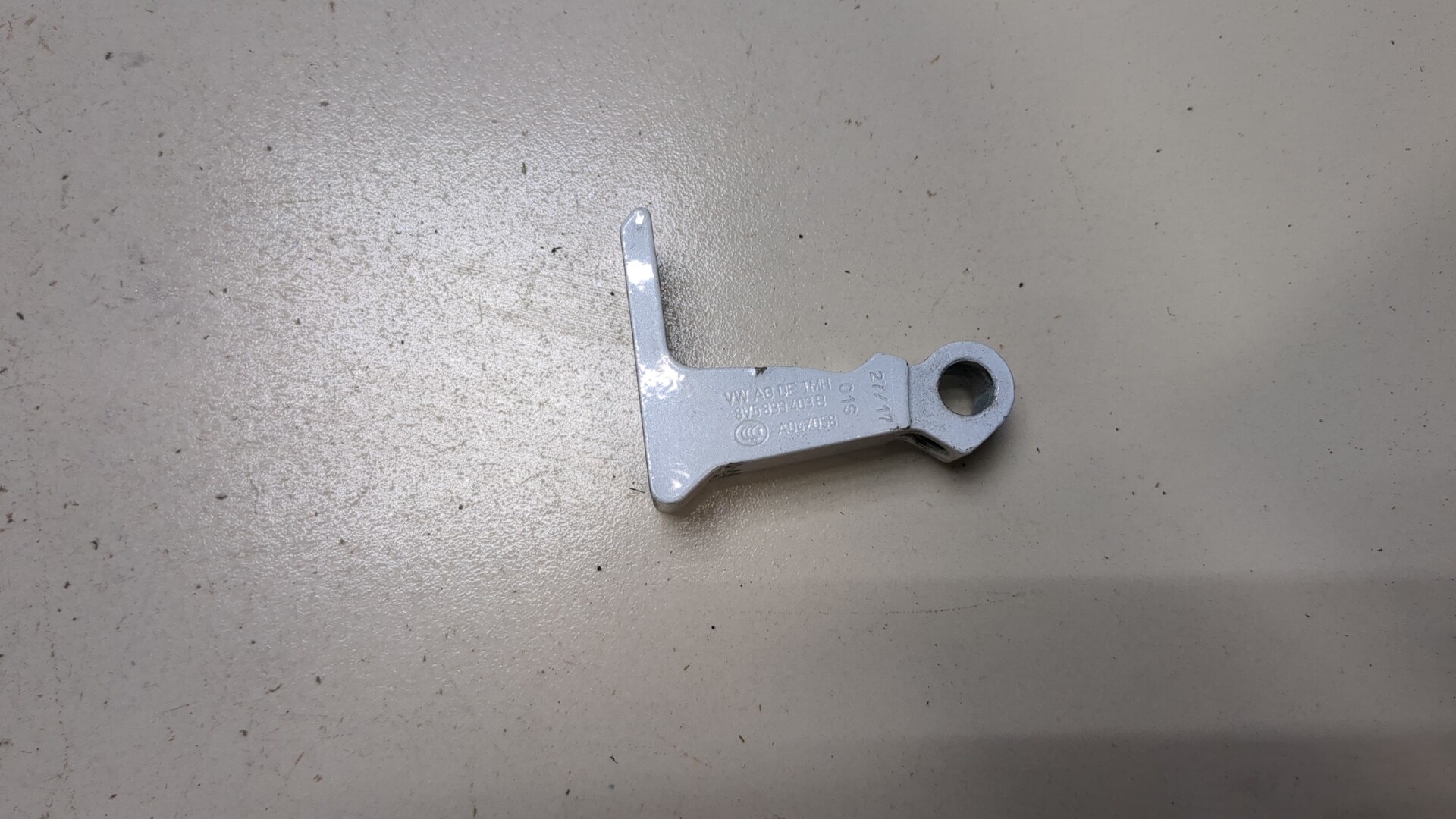 Петля двери