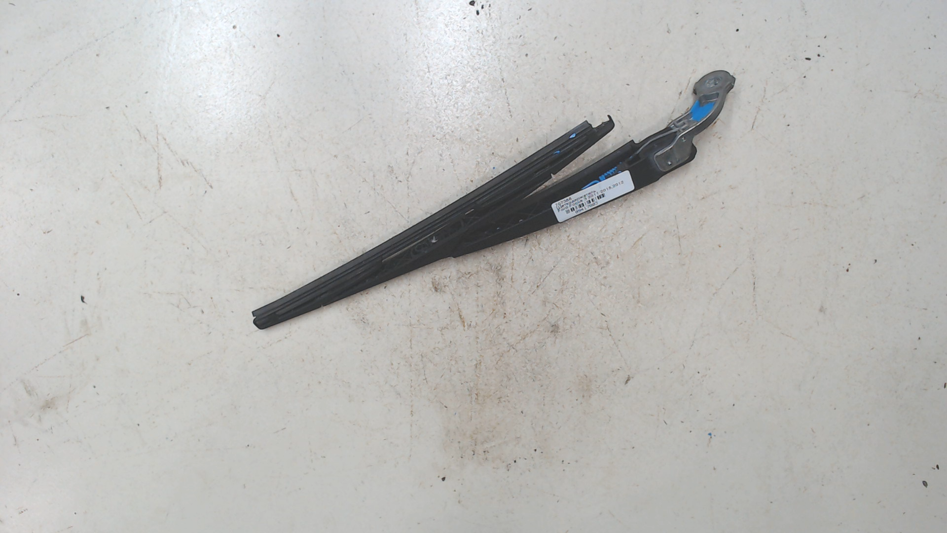 Поводок стеклоочистителя заднего