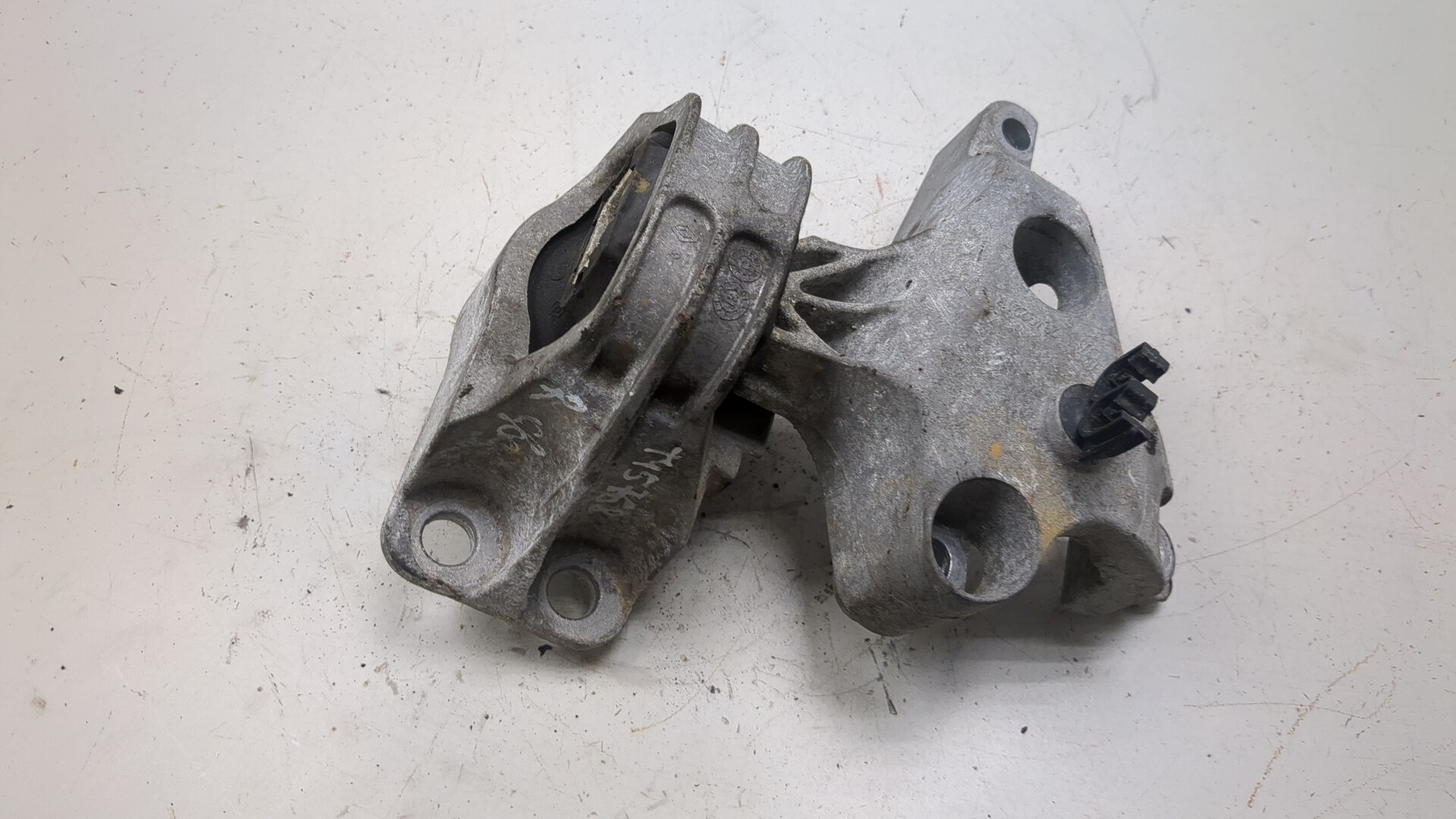 Опора двигателя правая