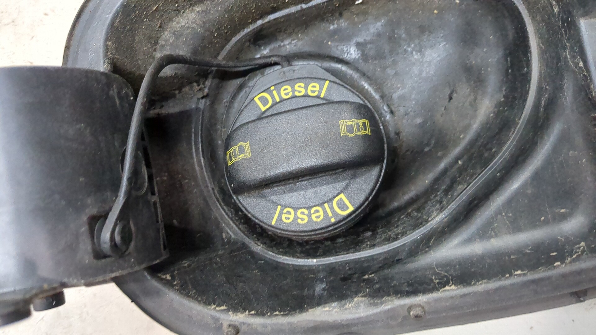 Лючок бензобака